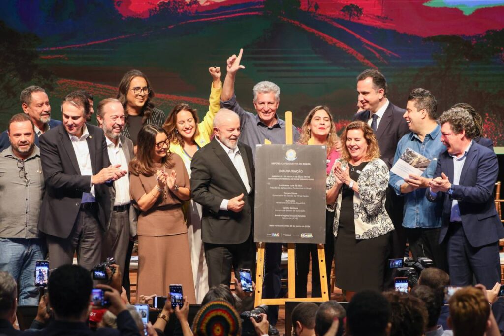 Lula e Rogério Correia em BH